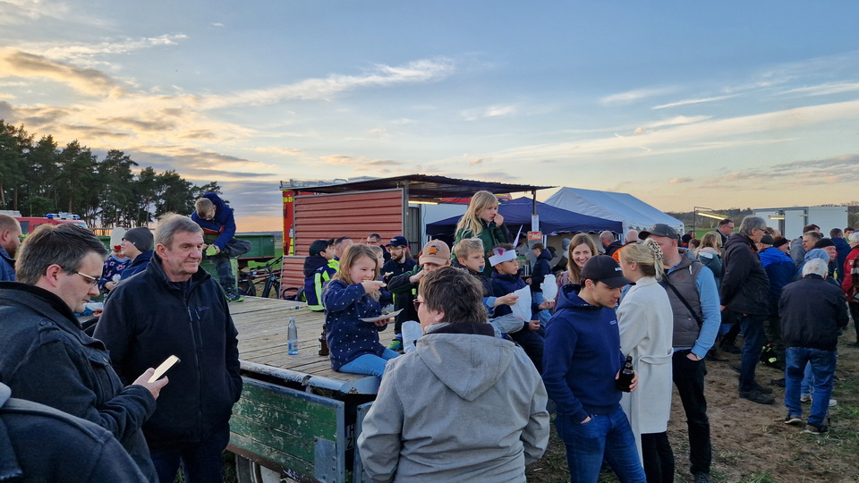 2026 04 04 Osterfeuer Bahrdorf Amiberg 041x