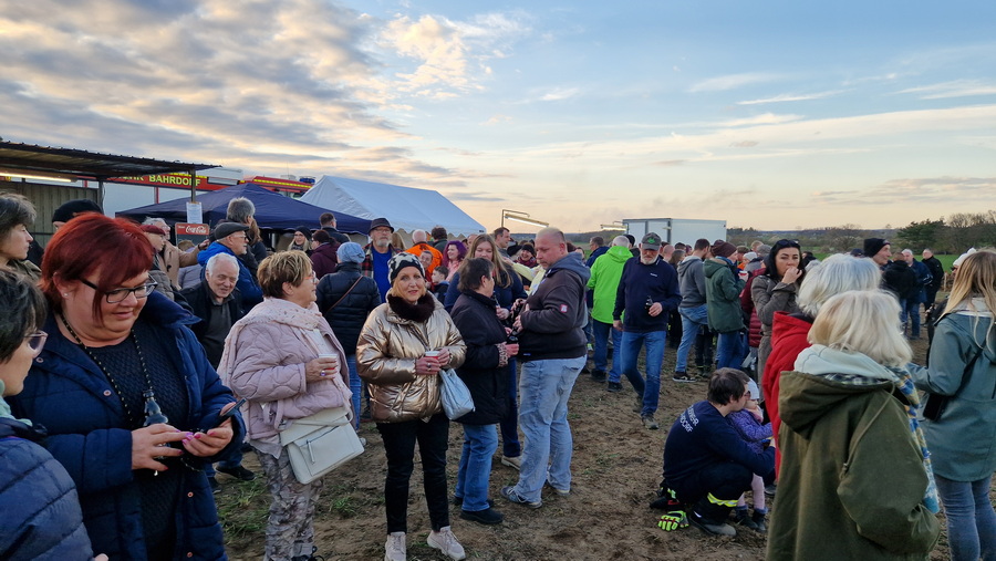 2026 04 04 Osterfeuer Bahrdorf Amiberg 049x