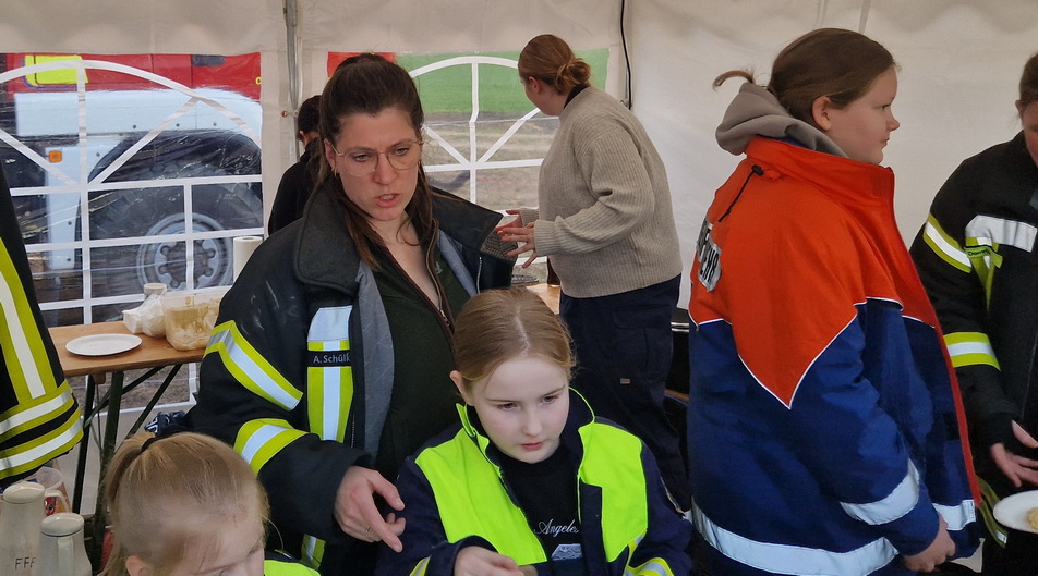 2026 04 04 Osterfeuer Bahrdorf Amiberg 061x