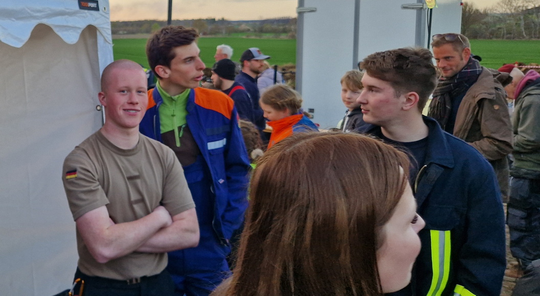 2026 04 04 Osterfeuer Bahrdorf Amiberg 062x