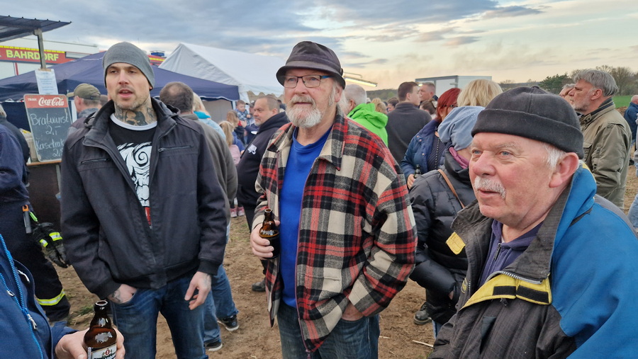 2026 04 04 Osterfeuer Bahrdorf Amiberg 072x