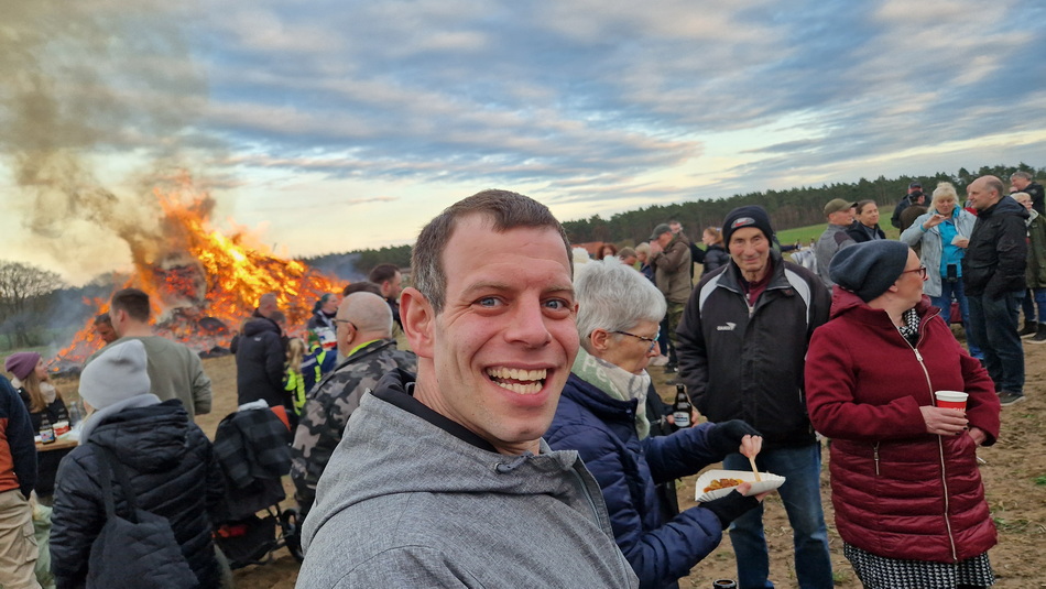 2026 04 04 Osterfeuer Bahrdorf Amiberg 078x