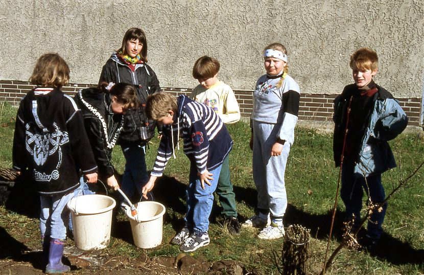 1997 04 xx Schule Bepflanzung Wendehammer  Kl 4a006 2