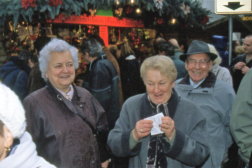 2000 12 xx Weihnachtsmarkt Dresden004 2