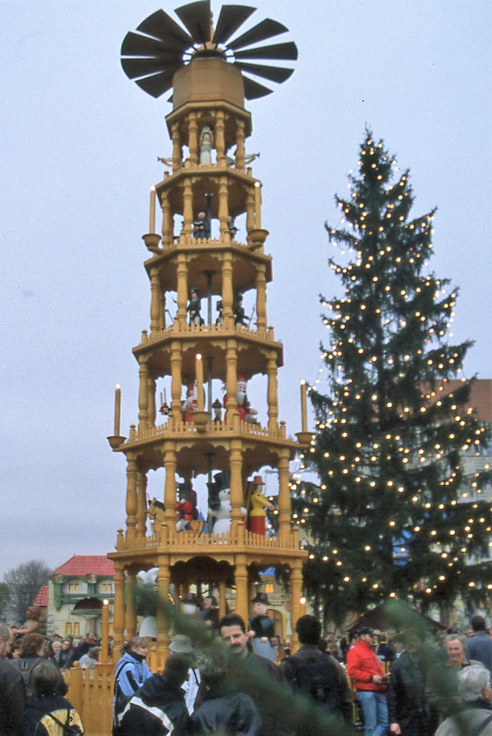 2000 12 xx Weihnachtsmarkt Dresden008 3