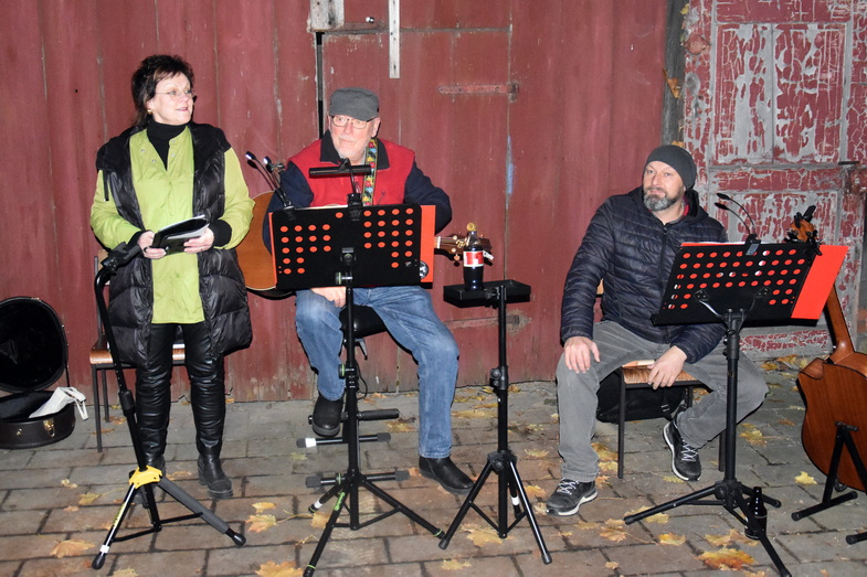 2025 11 07 Feuerabend KircheDSC 4x