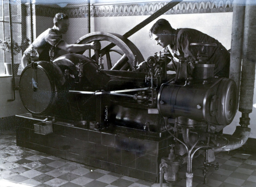 1920 Dampf Molkerei Dampfmaschine008.1jpg