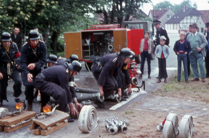1971 xx xx Fr Feuerwehr Rickensdorf Wettkmpfe in Bahrdorf008
