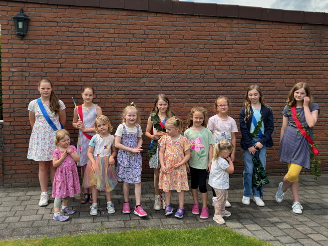 2024 Pfingsten Maibraut mit Begleitungx